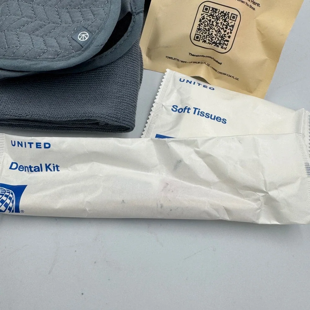 Therabody Amenity Kit Grey‎ United Airlines Arrive Revived